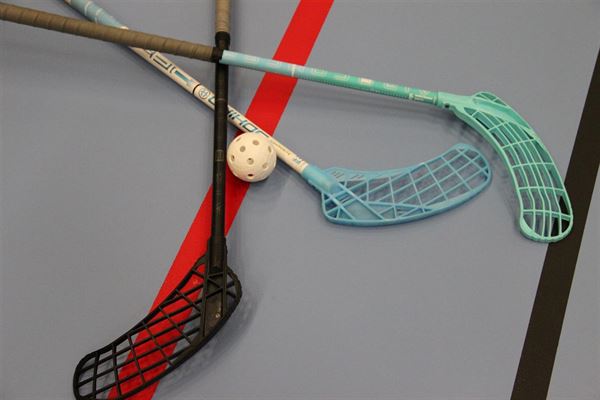 Floorballcentret.dk kan byde på floorballstave og -briller